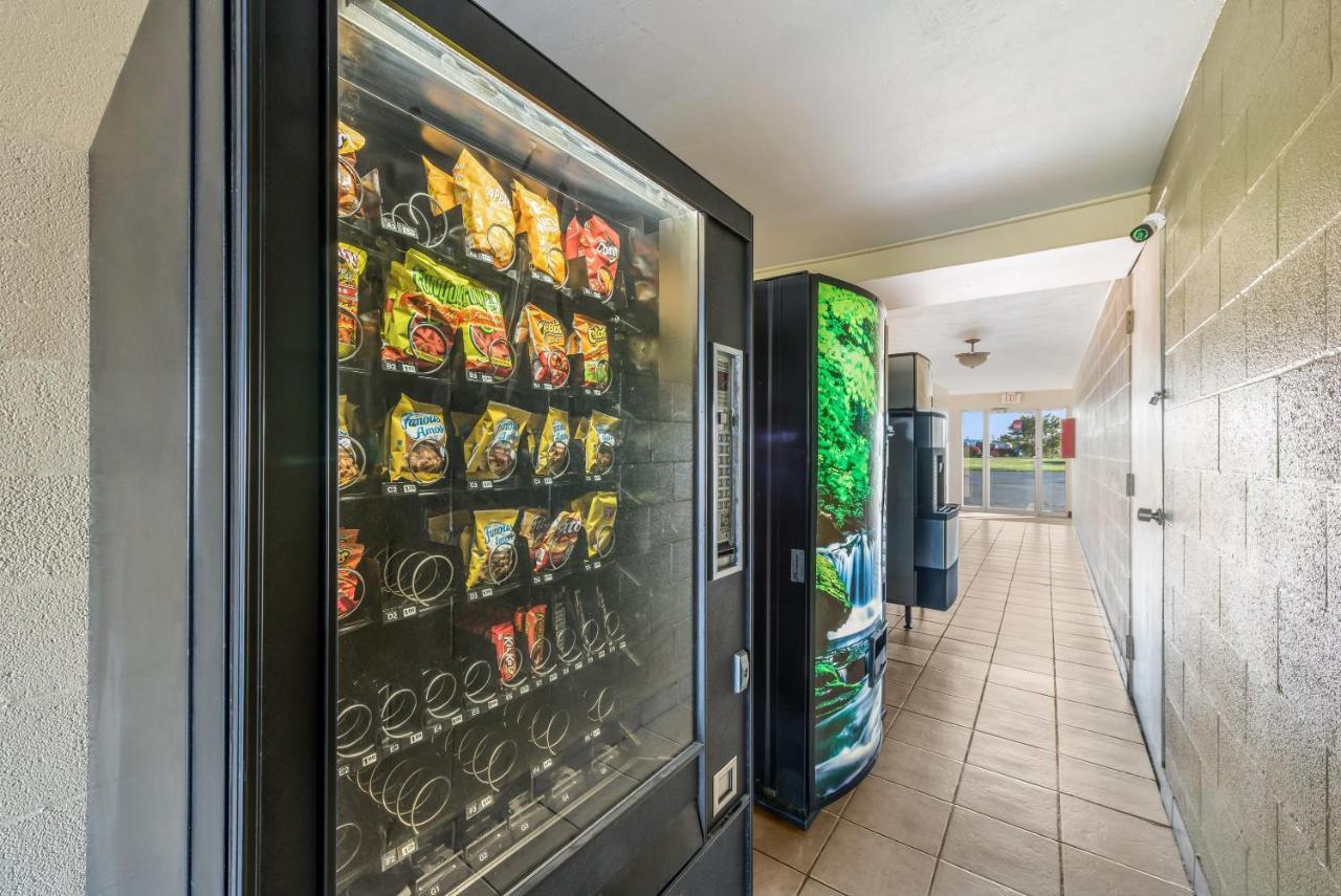 Red Roof Inn & Suites Wapakoneta Экстерьер фото